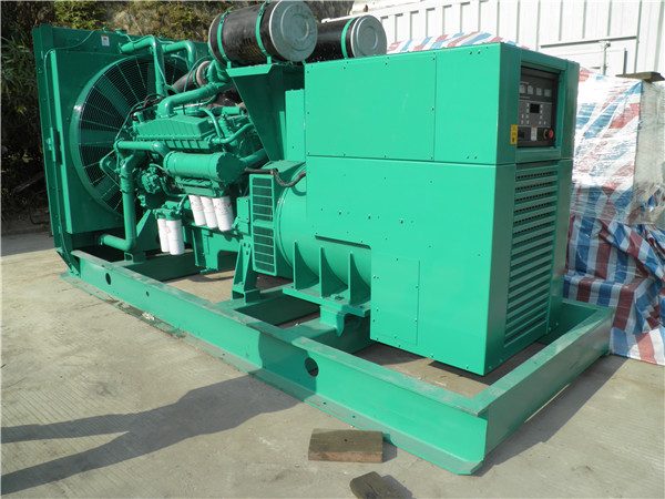 雨城出租发电机 发电机组厂家：柴油发电机组的控制屏的作用是什么？