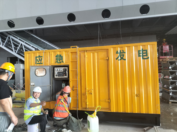 雨城怎样判断空气滤清器是否需要更换？